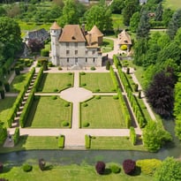Le Château coté jardin à la française
