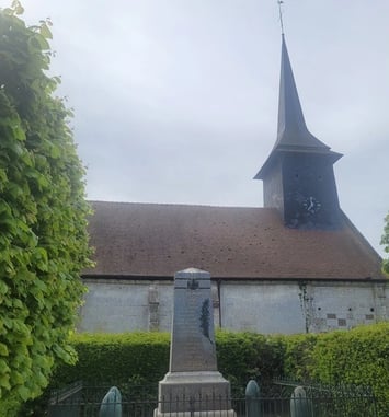 Exposition des vêtements et registres des charitons
