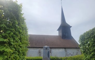 Exposition des vêtements et registres des charitons